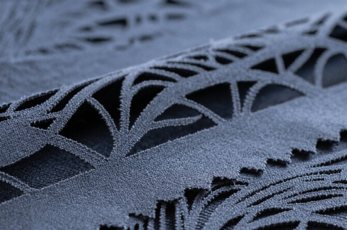 အထည်များအတွက် လေဆာဖြတ်တောက်ခြင်း၏ အားသာချက်များနှင့် လေဆာထိန်းချုပ်မှုစနစ်များ၏ အရေးပါမှု