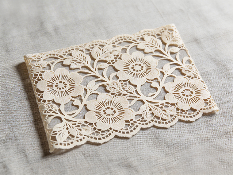 အထည်ဖြတ်တောက်ခြင်းစနစ်များသည် ဝင်ရိုးပေါင်းစုံလေဆာ ထိန်းချုပ်ကိရိယာများထံ အဘယ်ကြောင့် ပြောင်းလဲလာသနည်း။ စွမ်းဆောင်ရည်က အဓိကပါ။